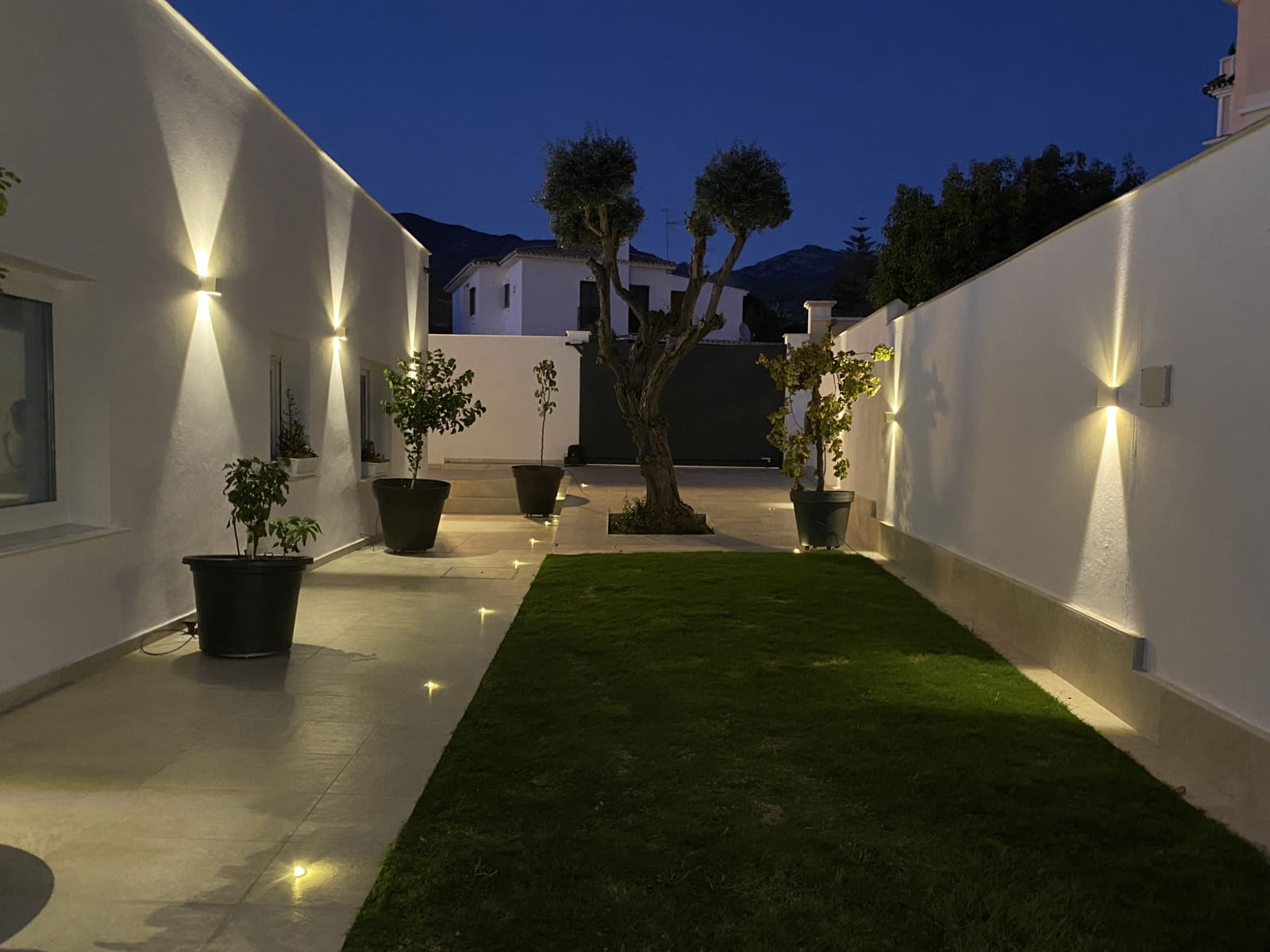 3 sypialnia Willa na sprzedaż w Marbella z basenem garażem - 999 950 € (Ref: 9674851)