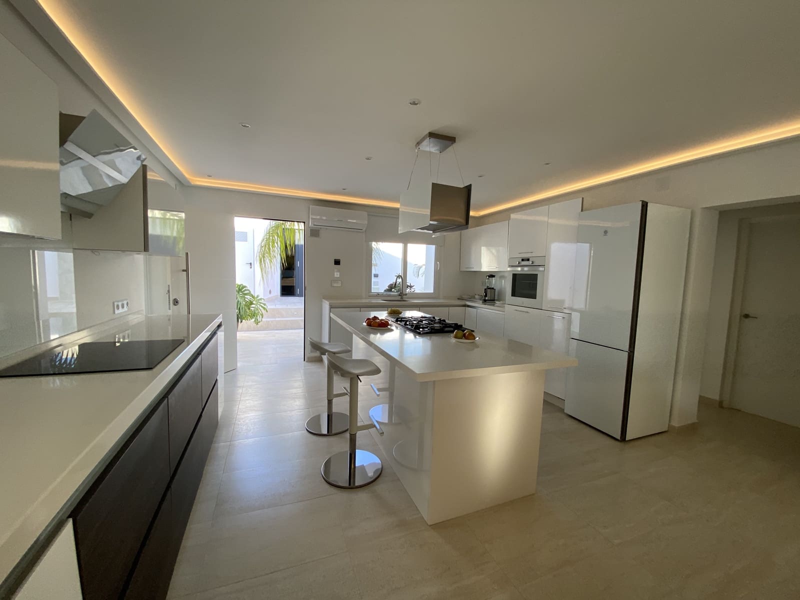 3 sypialnia Willa na sprzedaż w Marbella z basenem garażem - 999 950 € (Ref: 9674851)