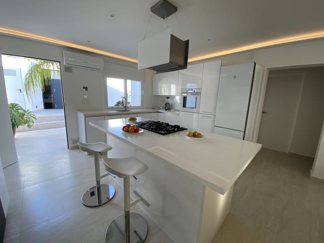 3 sypialnia Willa na sprzedaż w Marbella z basenem garażem - 999 950 € (Ref: 9674851)