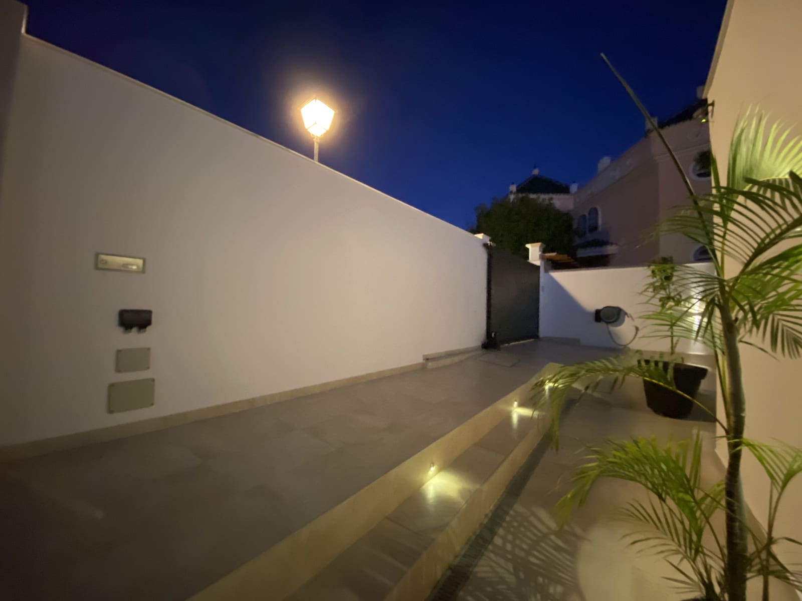 3 sypialnia Willa na sprzedaż w Marbella z basenem garażem - 999 950 € (Ref: 9674851)