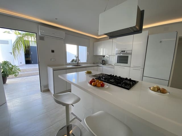 3 chambre Villa/Maison à vendre à Casco Antiguo, Marbella avec piscine garage - 999 950 € (Ref: 9674851)