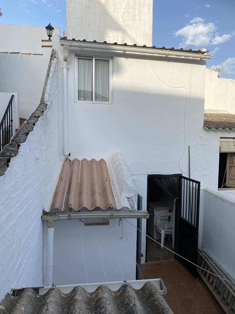 3 makuuhuone Omakotitalo myytävänä paikassa Villanueva del Trabuco mukana 
autotalli - 94 750 € (Ref: 9674852)