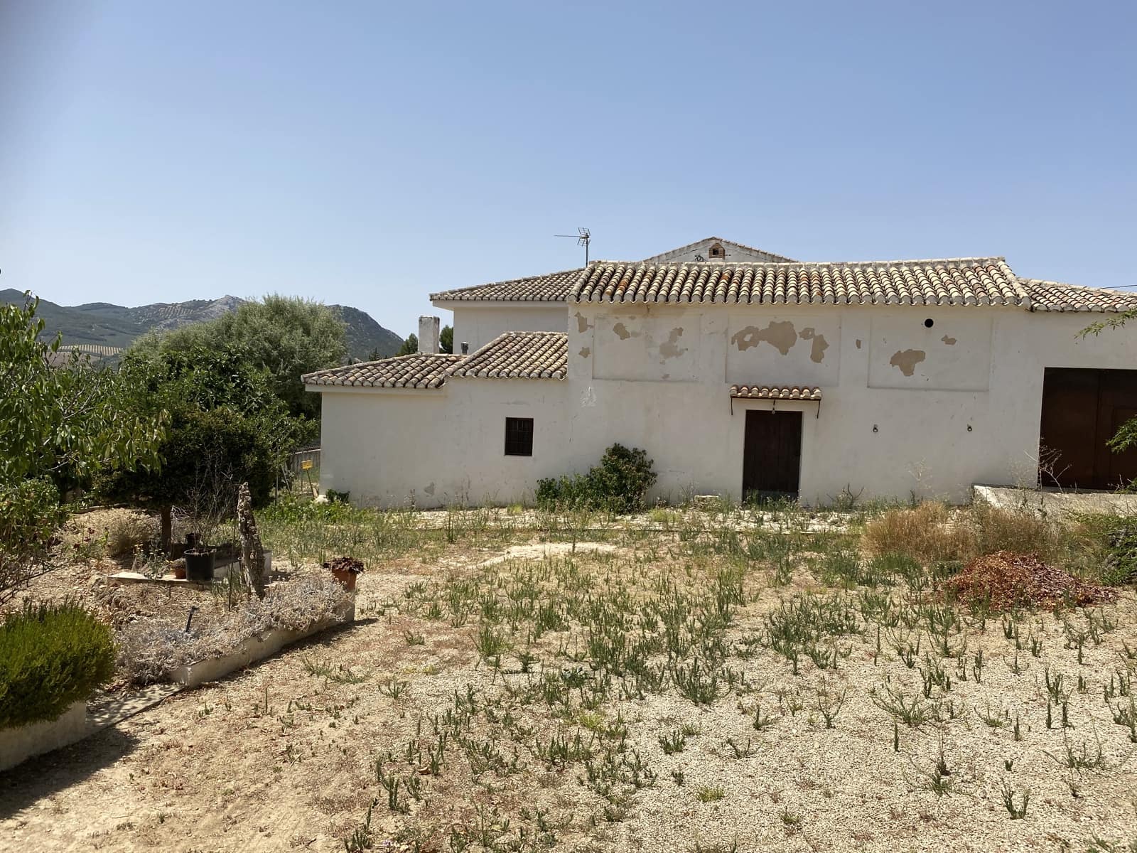 6 bedroom Finca/Country House for sale in Villanueva del Rosario with garage - € 299,000 (Ref: 9674856)