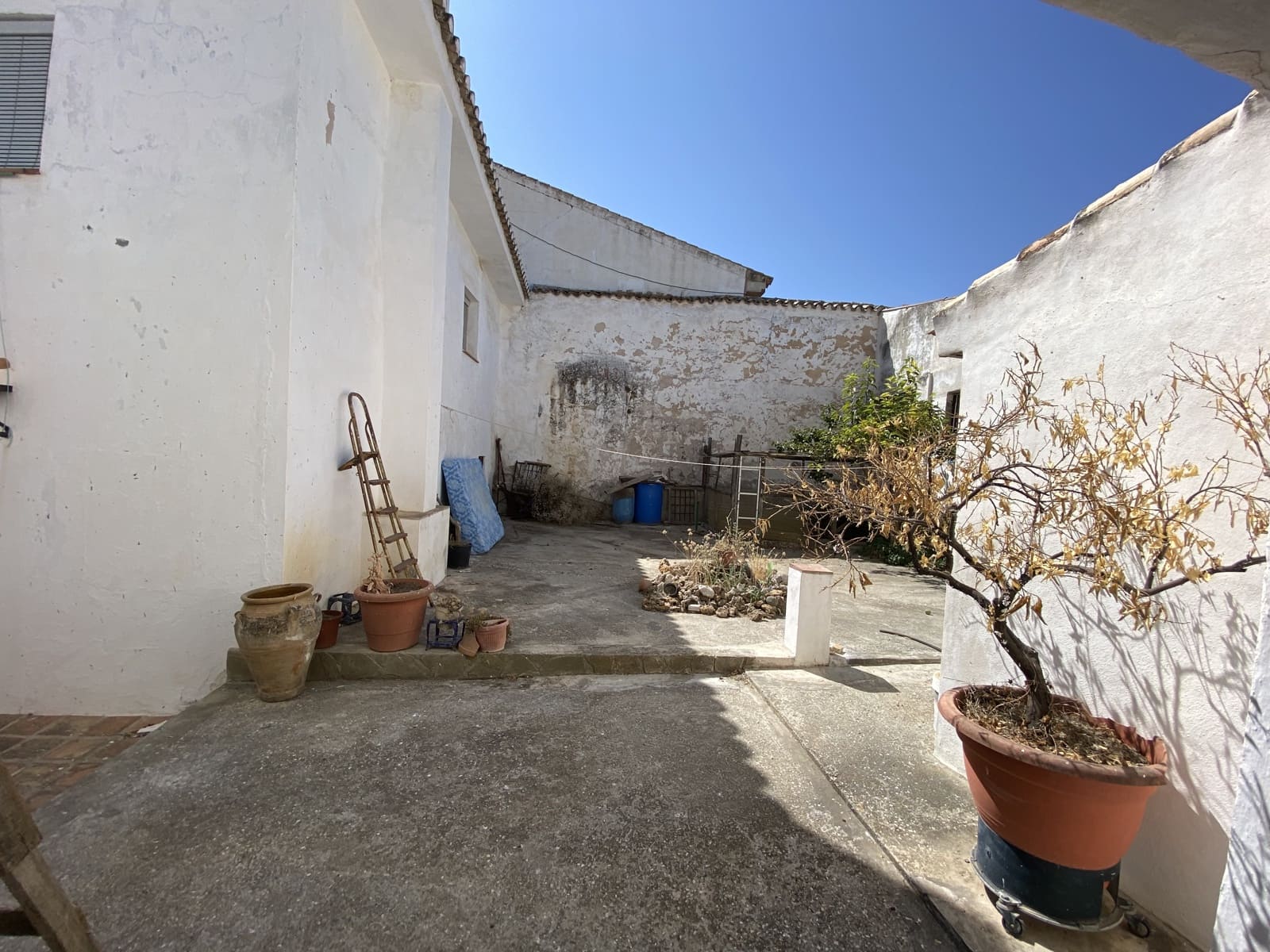 6 bedroom Finca/Country House for sale in Villanueva del Rosario with garage - € 299,000 (Ref: 9674856)
