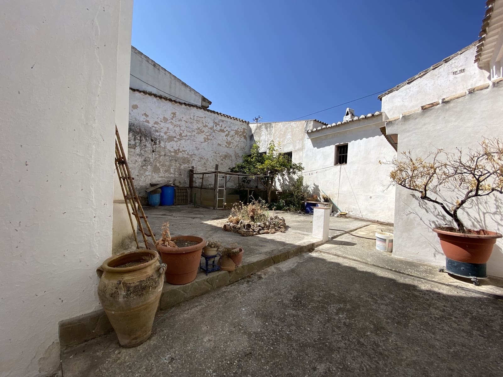 6 bedroom Finca/Country House for sale in Villanueva del Rosario with garage - € 299,000 (Ref: 9674856)