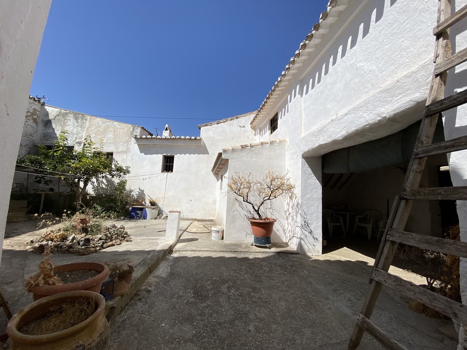 6 bedroom Finca/Country House for sale in Villanueva del Rosario with garage - € 299,000 (Ref: 9674856)