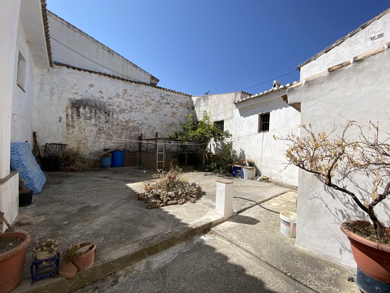 6 bedroom Finca/Country House for sale in Villanueva del Rosario with garage - € 299,000 (Ref: 9674856)
