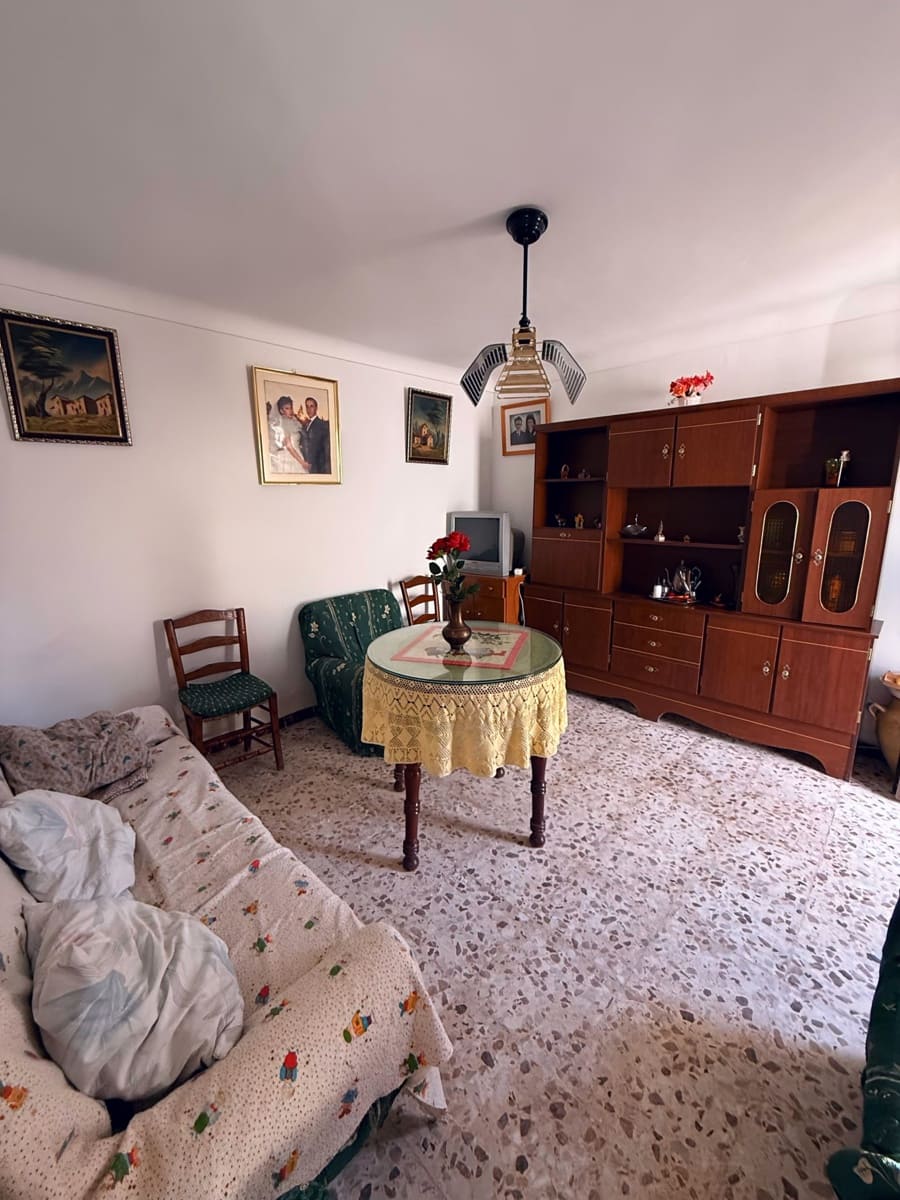 4 slaapkamer Finca/Landhuis te koop in Villanueva de Algaidas - € 64.000 (Ref: 9707499)