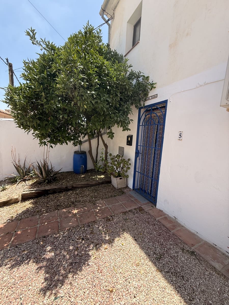 Finca/Casa Rural de 2 habitaciones en Villanueva de Algaidas en venta con piscina garaje - 99.000 € (Ref: 9915044)