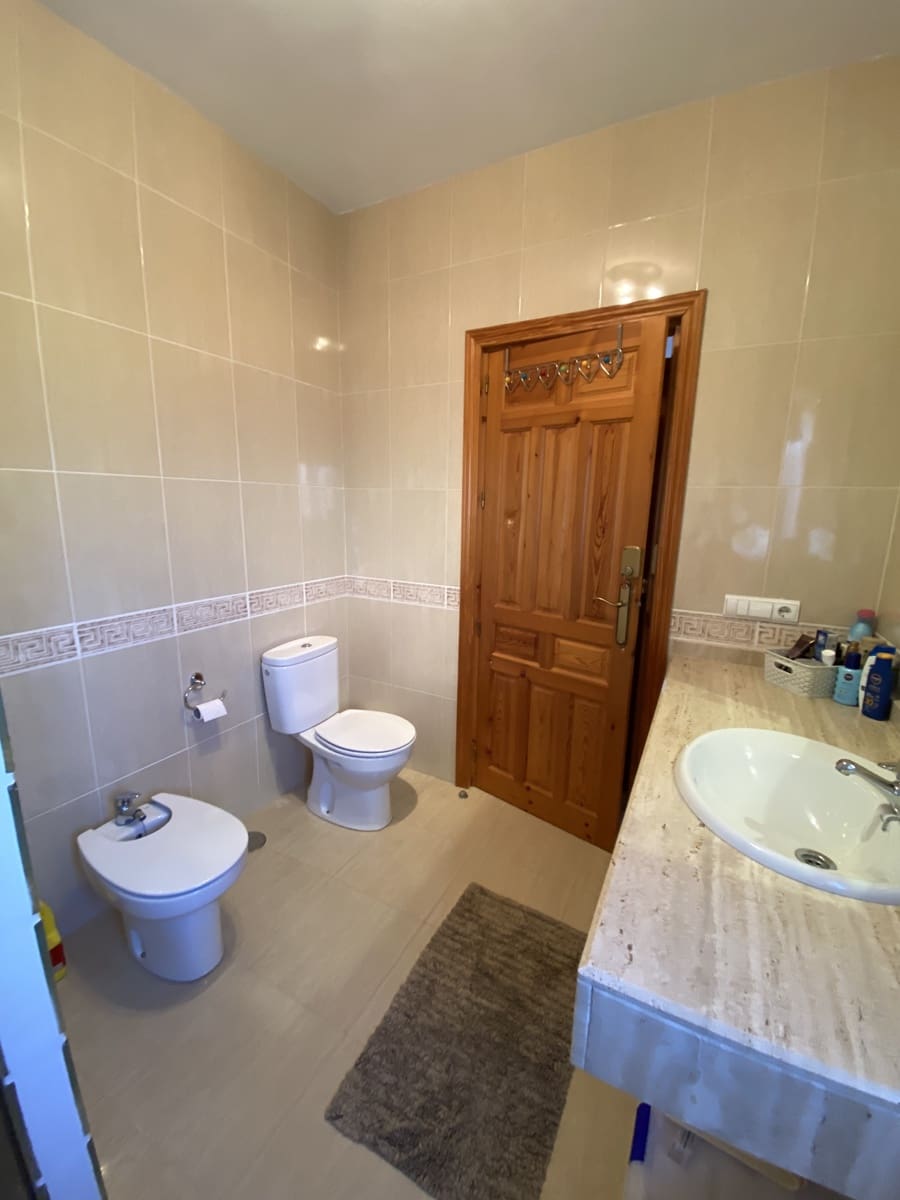 5 slaapkamer Villa te koop in Villanueva del Trabuco met zwembad garage - € 390.000 (Ref: 9955643)
