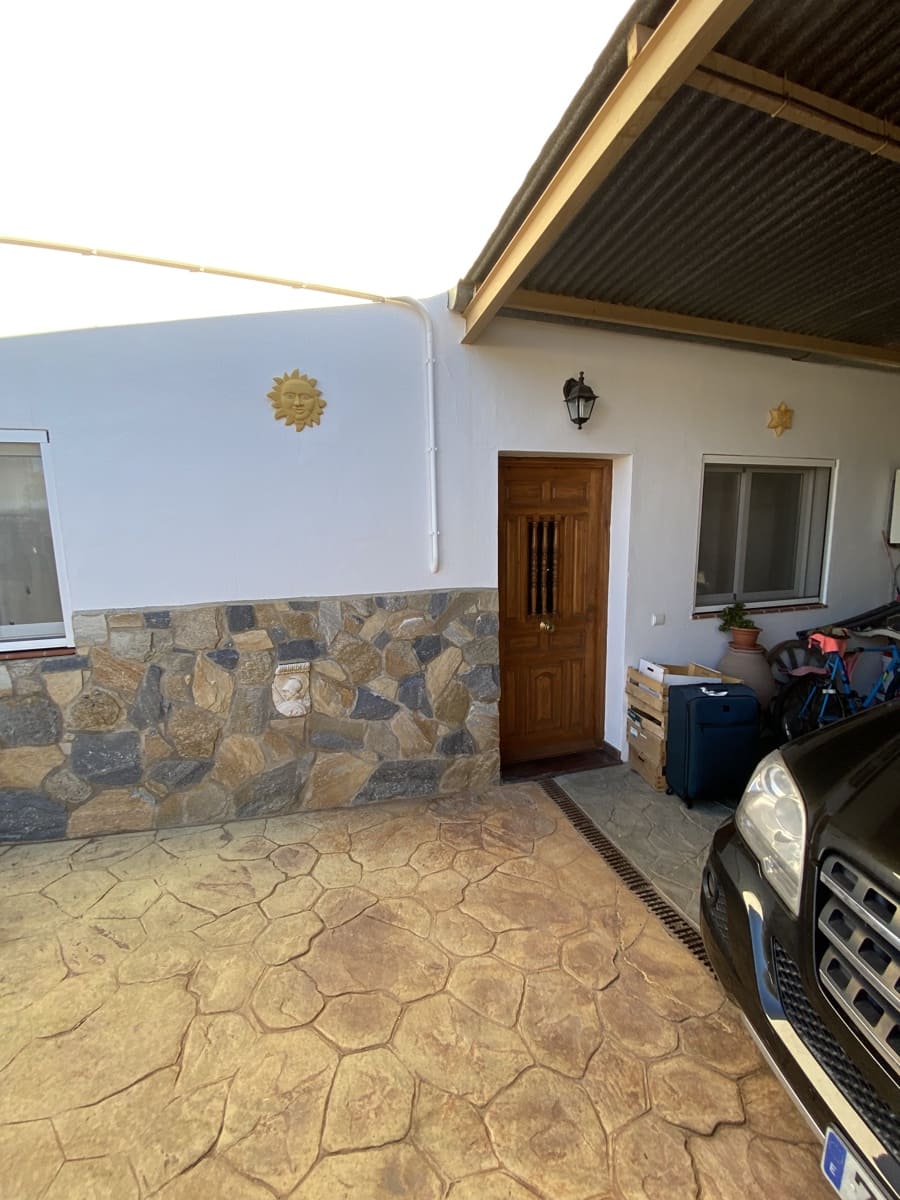5 slaapkamer Villa te koop in Villanueva del Trabuco met zwembad garage - € 390.000 (Ref: 9955643)