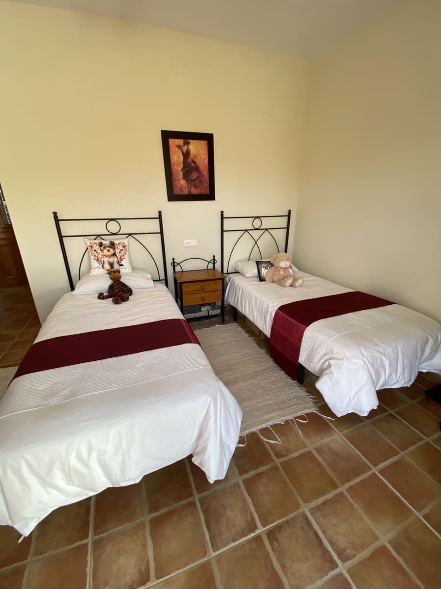 5 slaapkamer Villa te koop in Villanueva del Trabuco met zwembad garage - € 390.000 (Ref: 9955643)