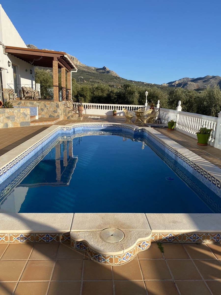5 slaapkamer Villa te koop in Villanueva del Trabuco met zwembad garage - € 390.000 (Ref: 9955643)