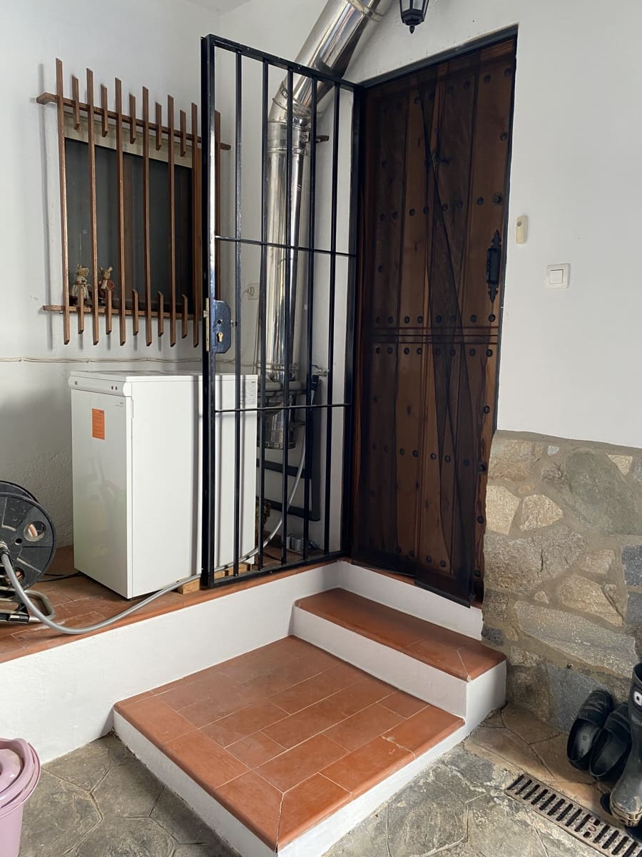 5 slaapkamer Villa te koop in Villanueva del Trabuco met zwembad garage - € 390.000 (Ref: 9955643)
