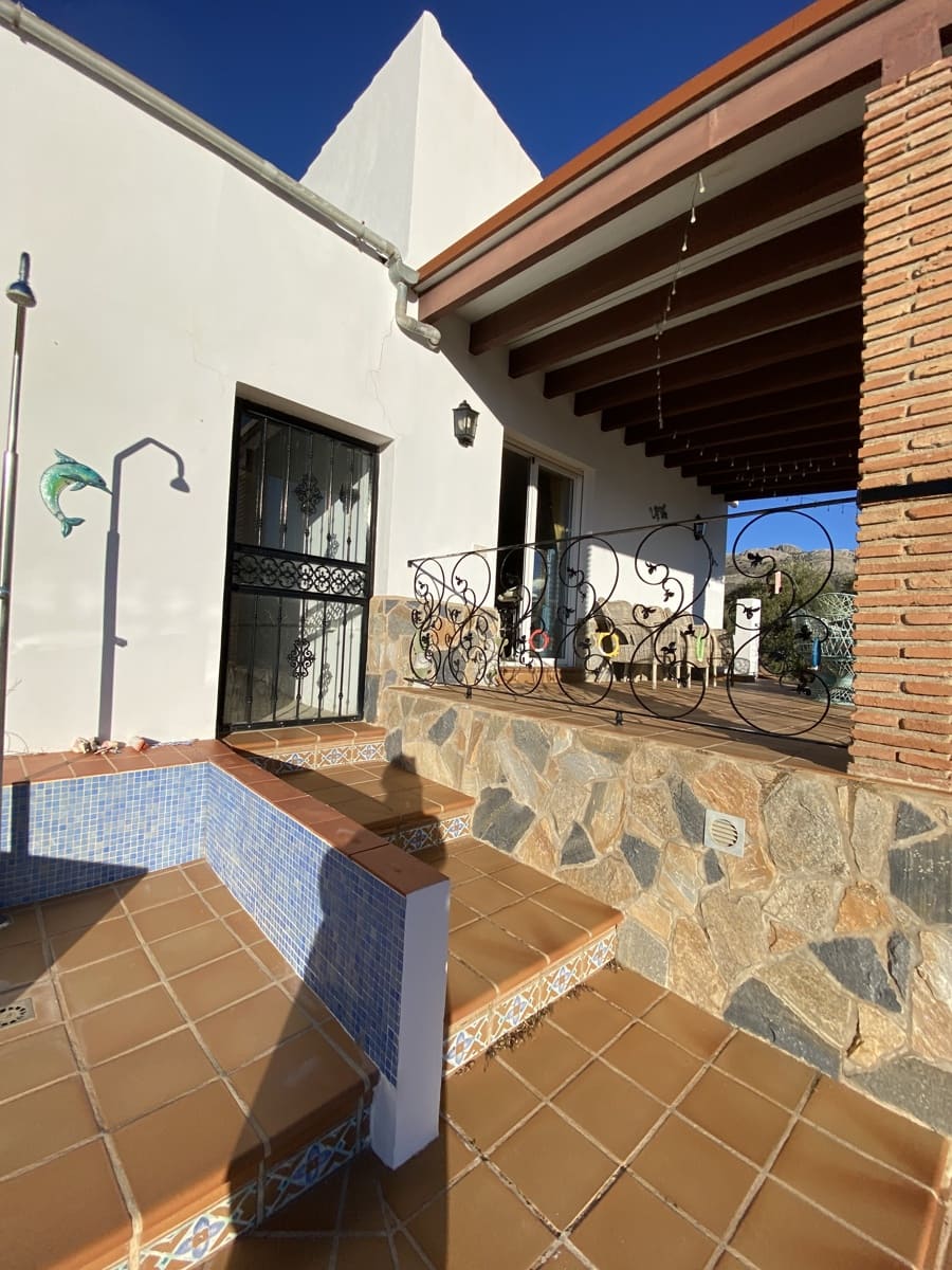 5 slaapkamer Villa te koop in Villanueva del Trabuco met zwembad garage - € 390.000 (Ref: 9955643)