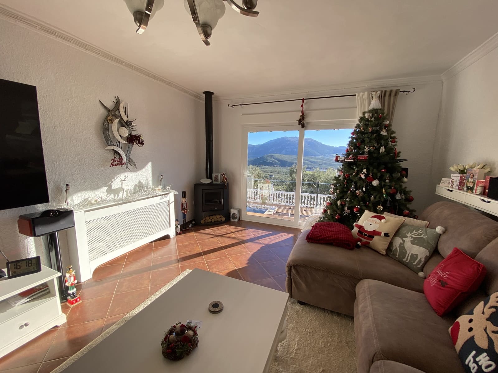 5 slaapkamer Villa te koop in Villanueva del Trabuco met zwembad garage - € 390.000 (Ref: 9955643)