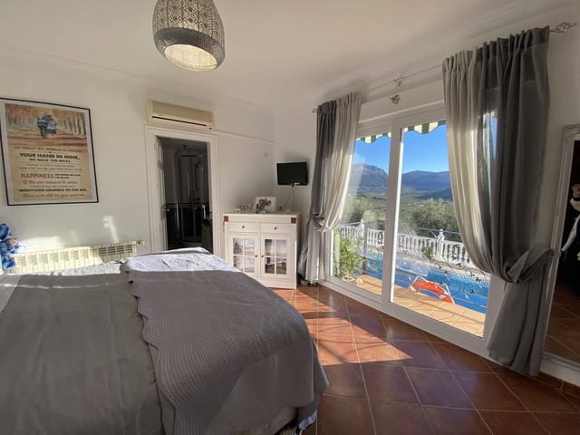 5 sovrum Villa till salu i Villanueva del Trabuco med pool garage - 390 000 € (Ref: 9955643)