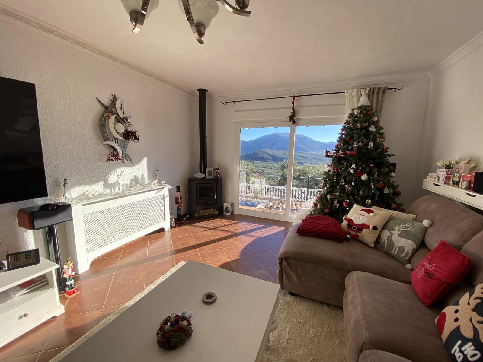 5 bedroom Villa for sale in Villanueva del Trabuco with pool garage - € 390,000 (Ref: 9955643)