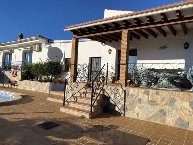 5 sovrum Villa till salu i Villanueva del Trabuco med pool garage - 390 000 € (Ref: 9955643)