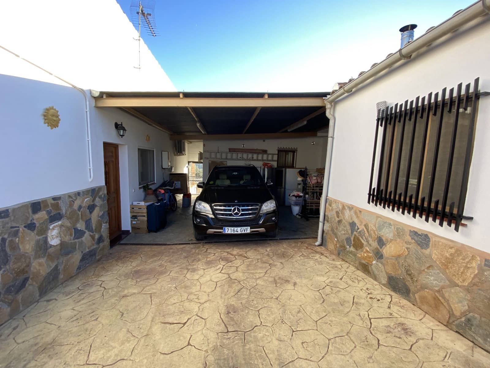5 bedroom Villa for sale in Villanueva del Trabuco with pool garage - € 390,000 (Ref: 9955643)