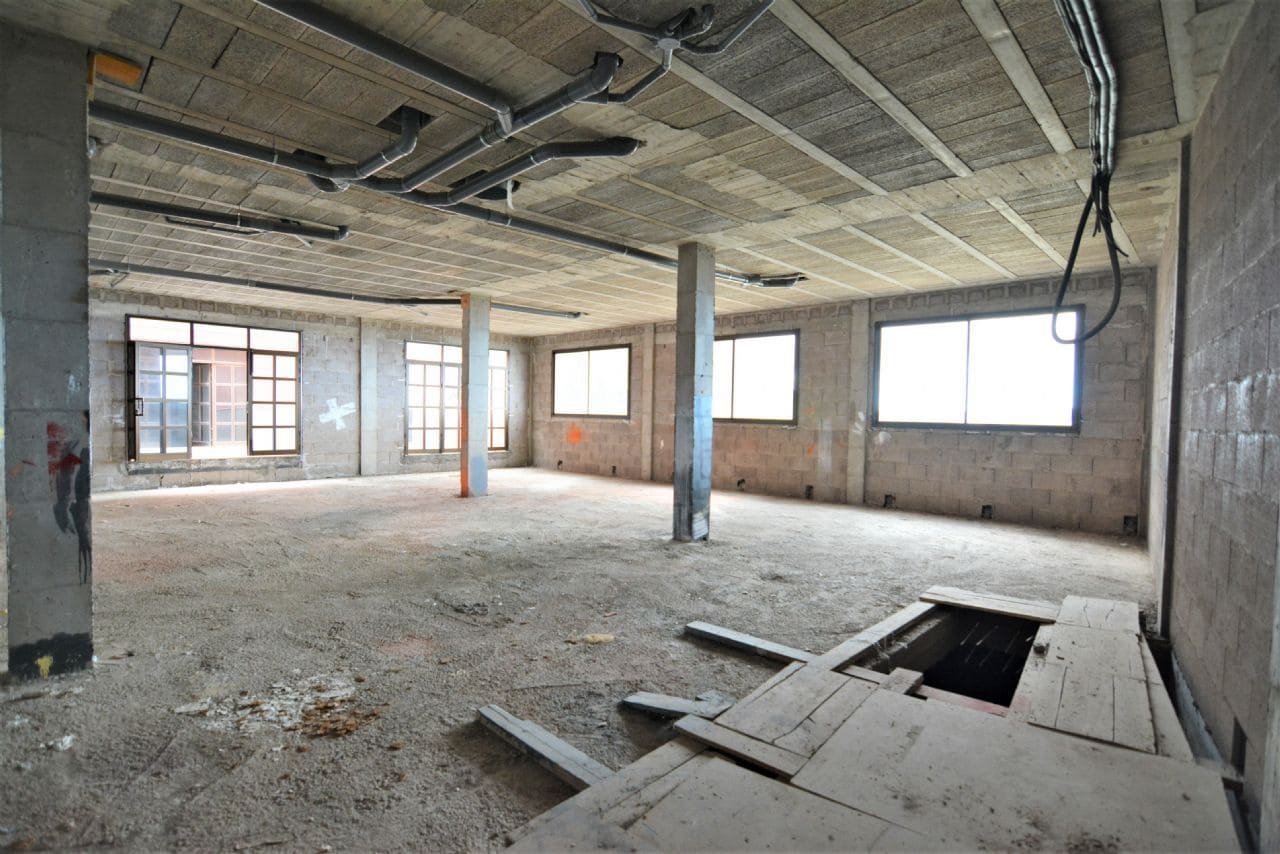 Commercial for sale in Arona - € 148,000 (Ref: 5247646)