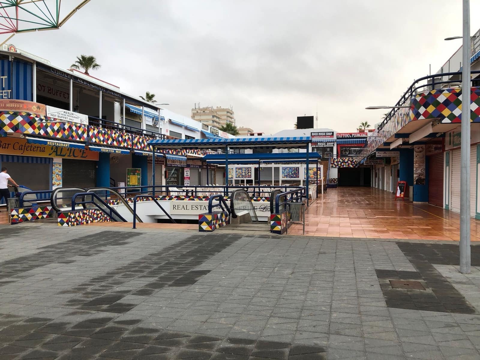 Kommersiell til salgs i Playa de las Americas med garasje - € 2 500 000 (Ref: 5247653)