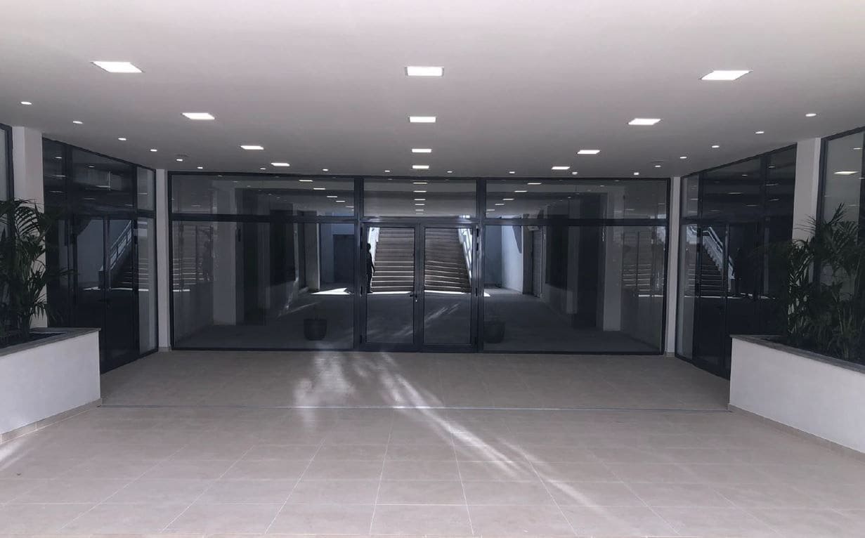 Kommersiell til salgs i Playa de las Americas med garasje - € 2 500 000 (Ref: 5247653)