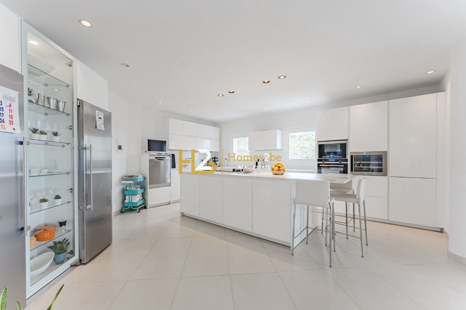 6 bedroom Villa for sale in Adeje with pool garage - € 2,850,000 (Ref: 6300807)