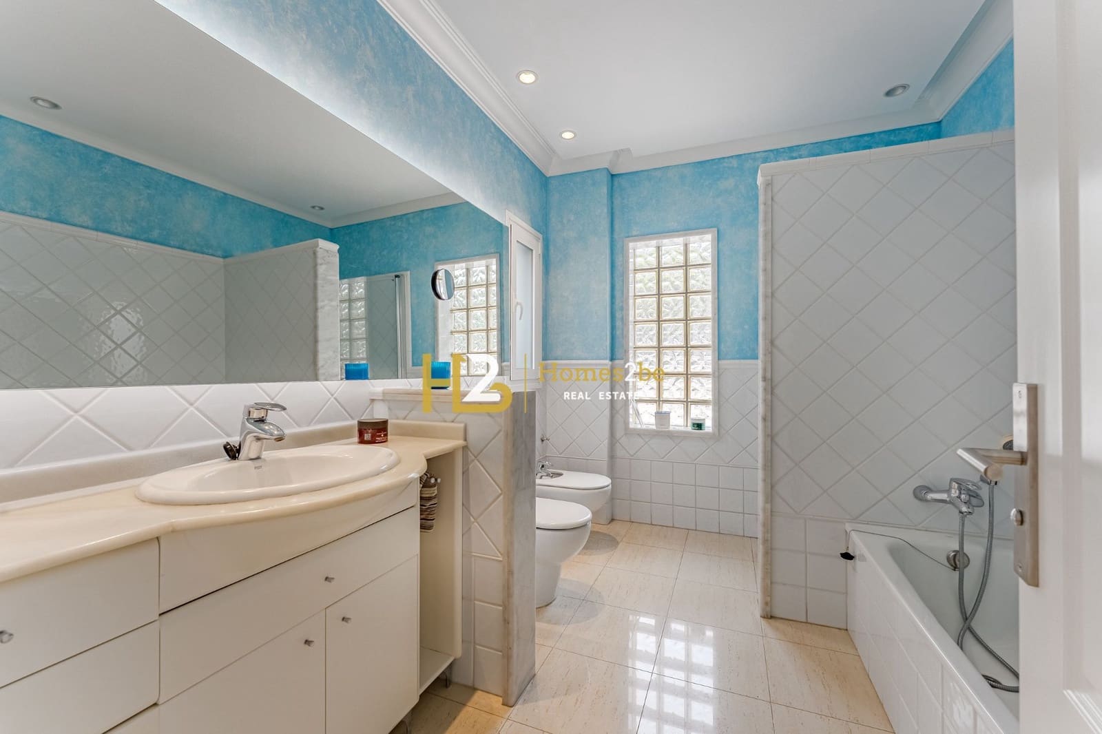 6 bedroom Villa for sale in Adeje with pool garage - € 2,850,000 (Ref: 6300807)