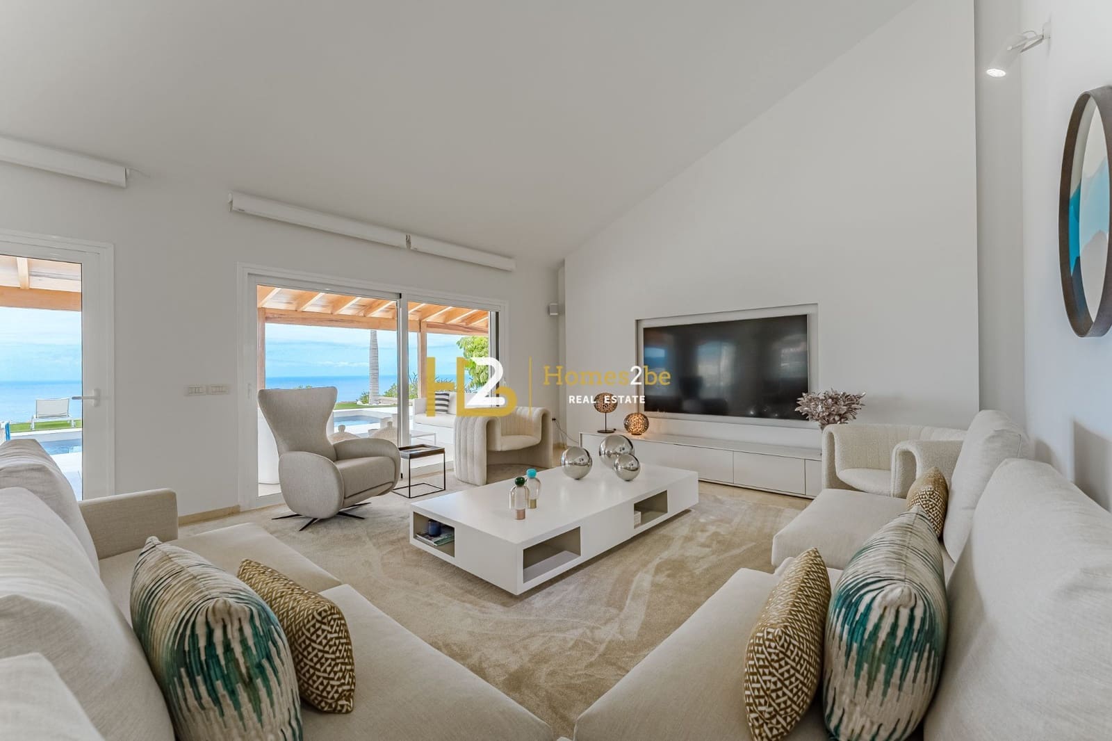 6 bedroom Villa for sale in Adeje with pool garage - € 2,850,000 (Ref: 6300807)