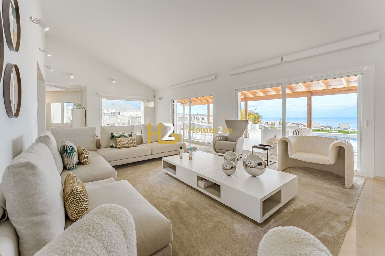 6 bedroom Villa for sale in Adeje with pool garage - € 2,850,000 (Ref: 6300807)