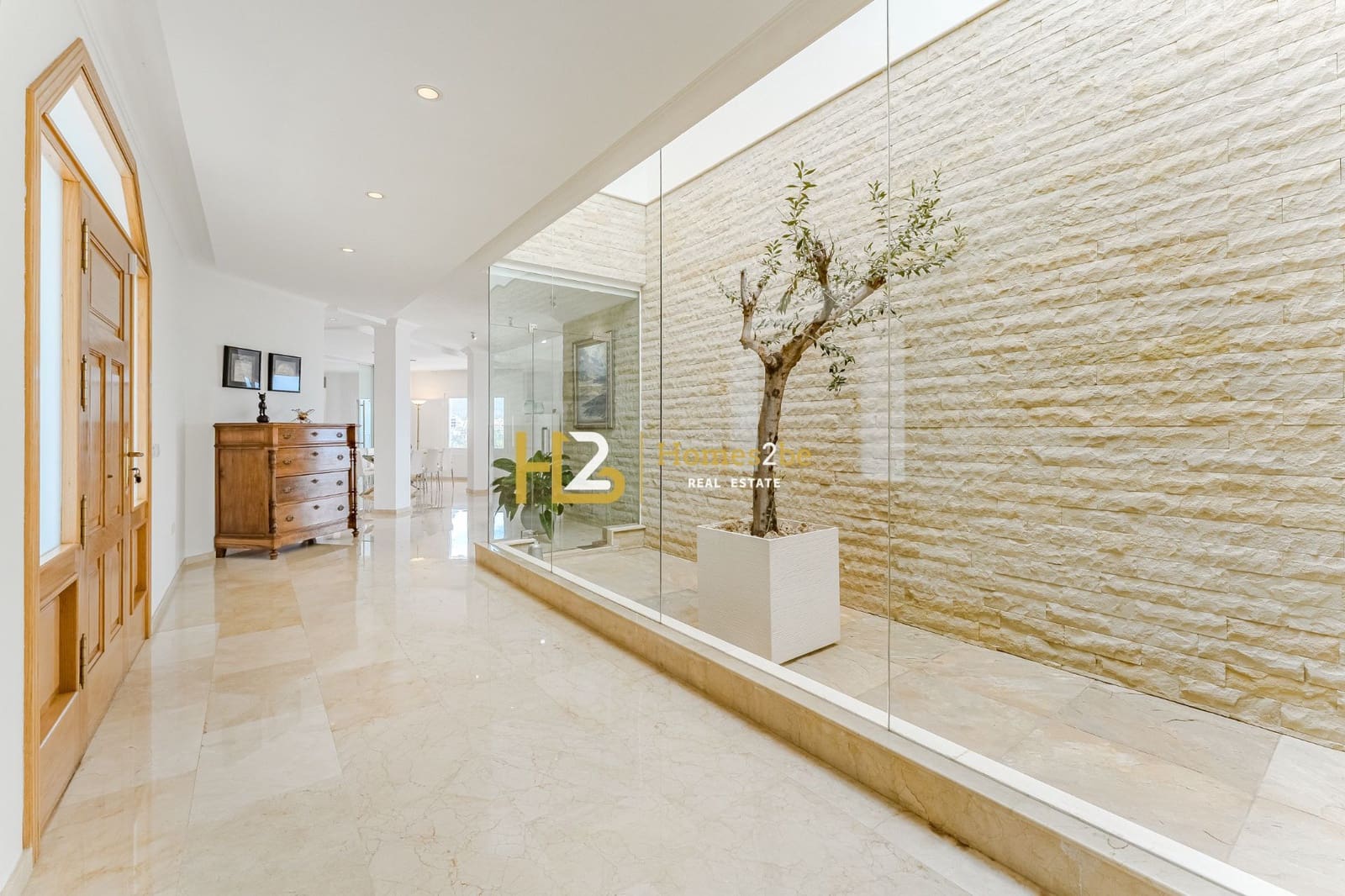 6 bedroom Villa for sale in Adeje with pool garage - € 2,850,000 (Ref: 6300807)