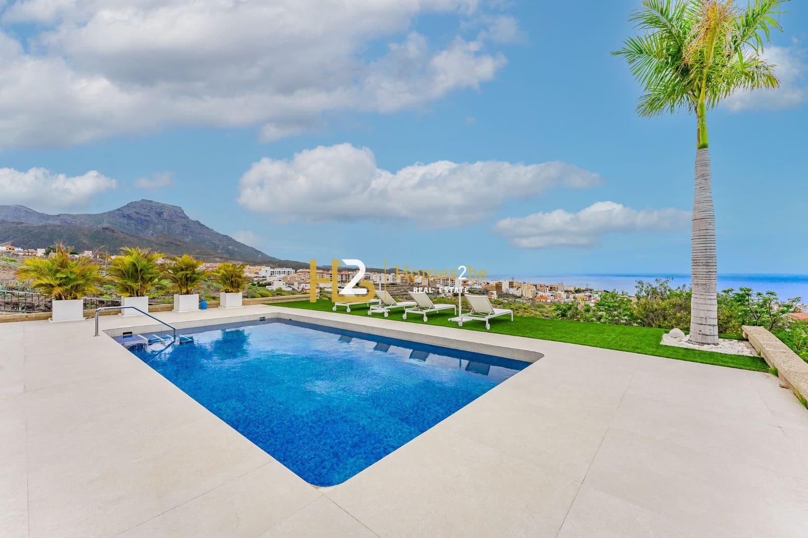 6 bedroom Villa for sale in Adeje with pool garage - € 2,850,000 (Ref: 6300807)