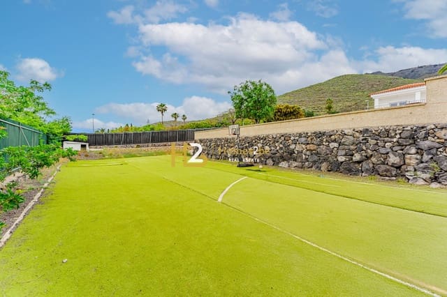 6 sovrum Villa till salu i Adeje med pool garage - 2 850 000 € (Ref: 6300807)