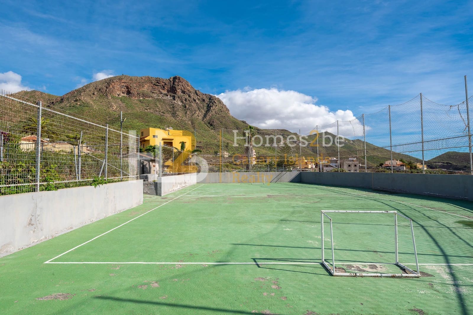 Commercial for sale in Arona with garage - € 1,250,000 (Ref: 7310650)