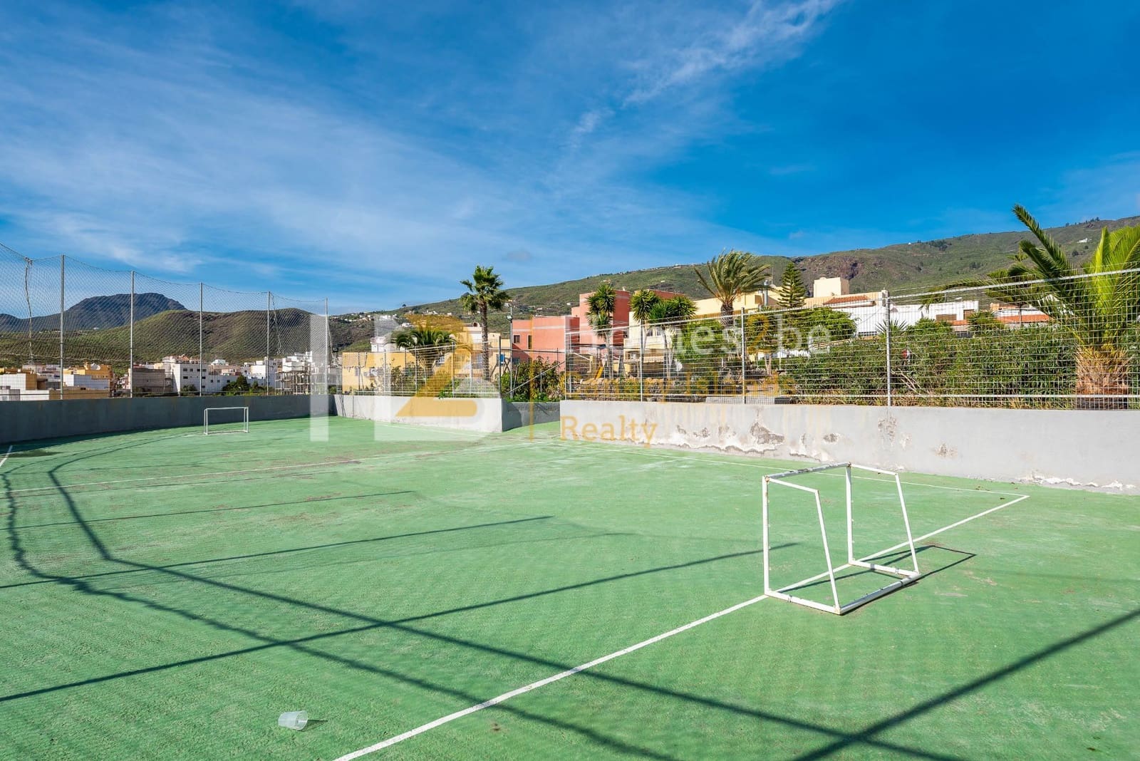 Commercial for sale in Arona with garage - € 1,250,000 (Ref: 7310650)