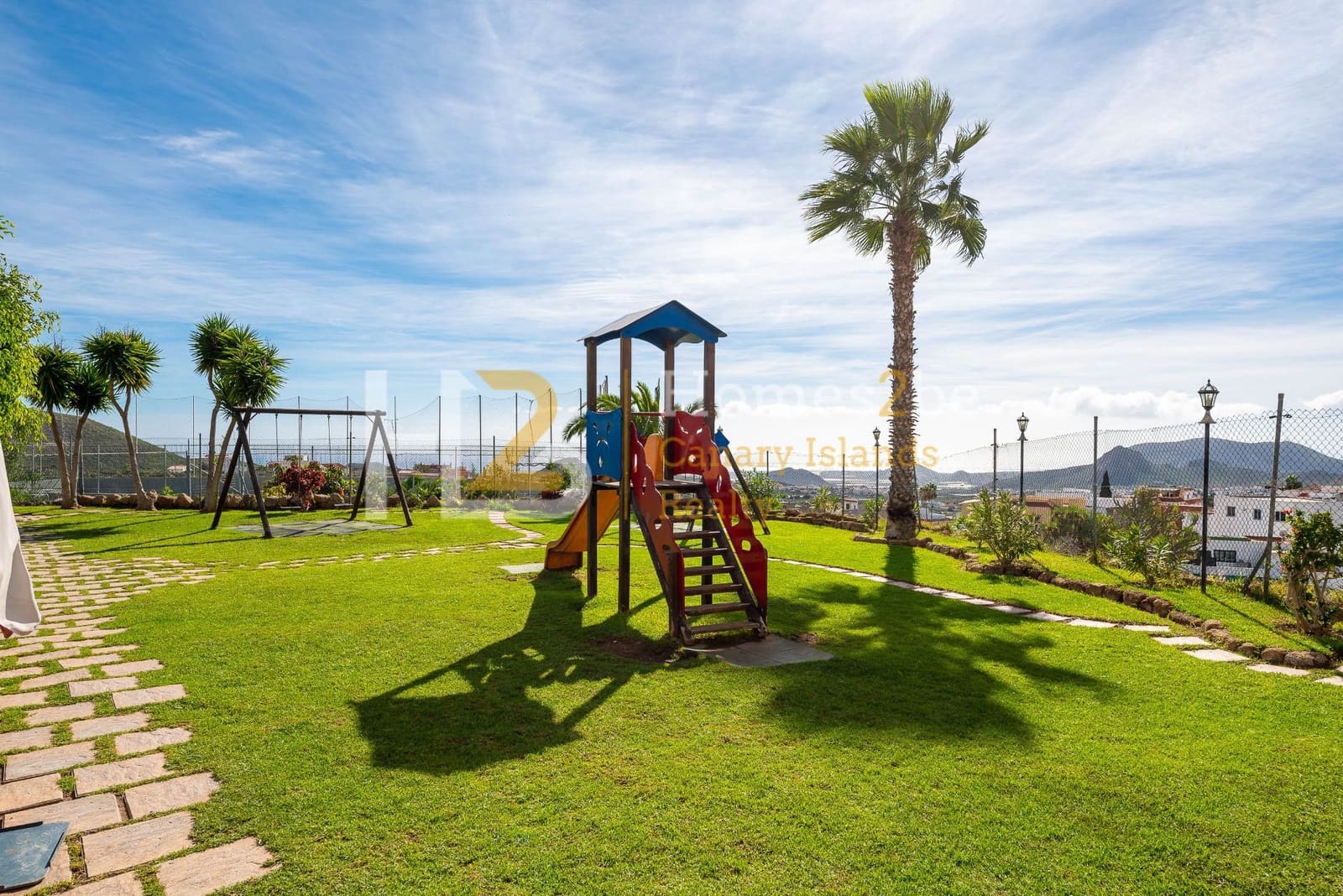 Commercial for sale in Arona with garage - € 1,250,000 (Ref: 7310650)