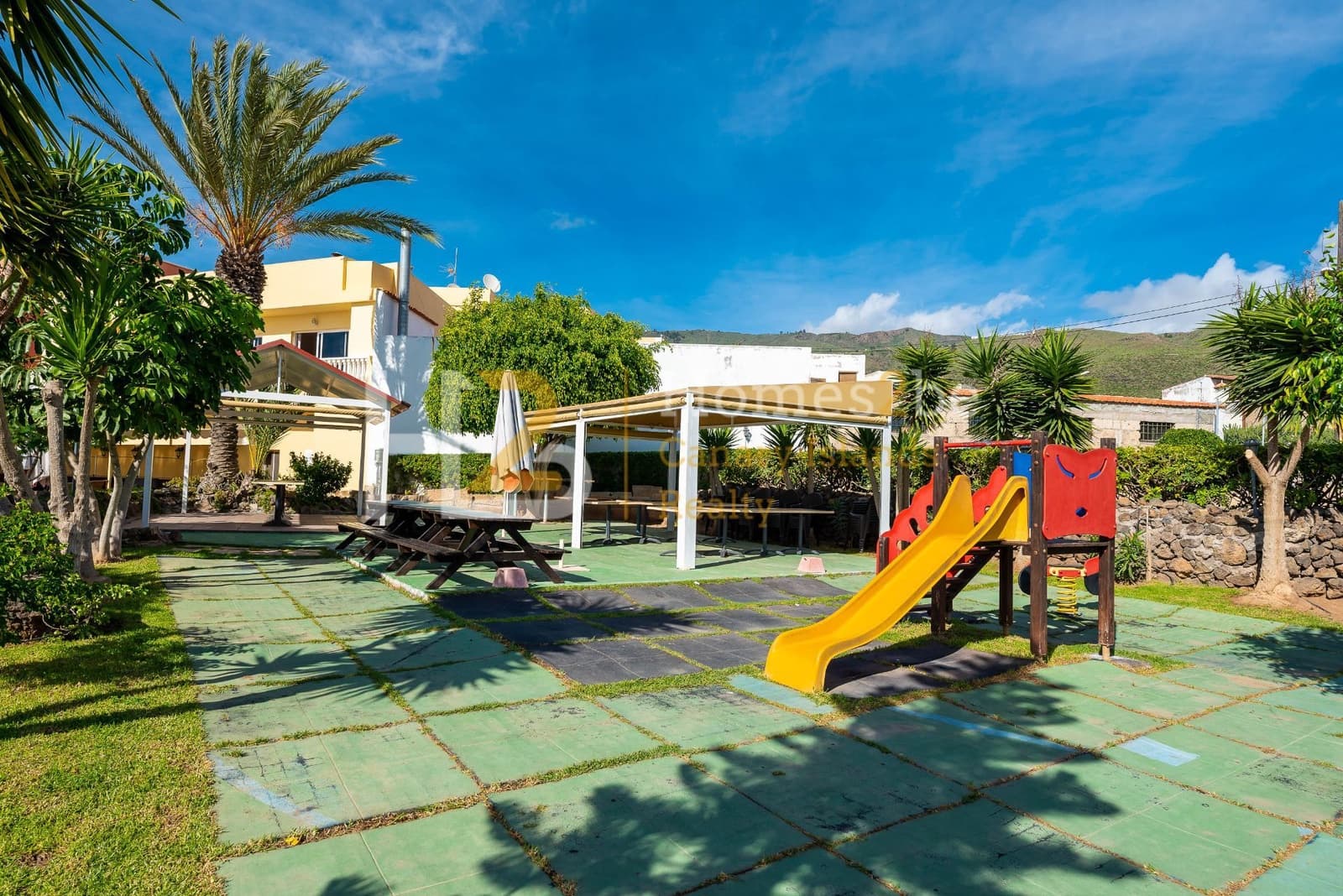 Commercial for sale in Arona with garage - € 1,250,000 (Ref: 7310650)