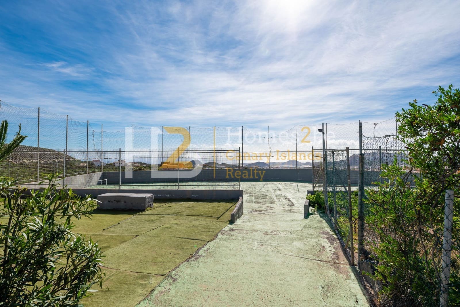 Commercial for sale in Arona with garage - € 1,250,000 (Ref: 7310650)