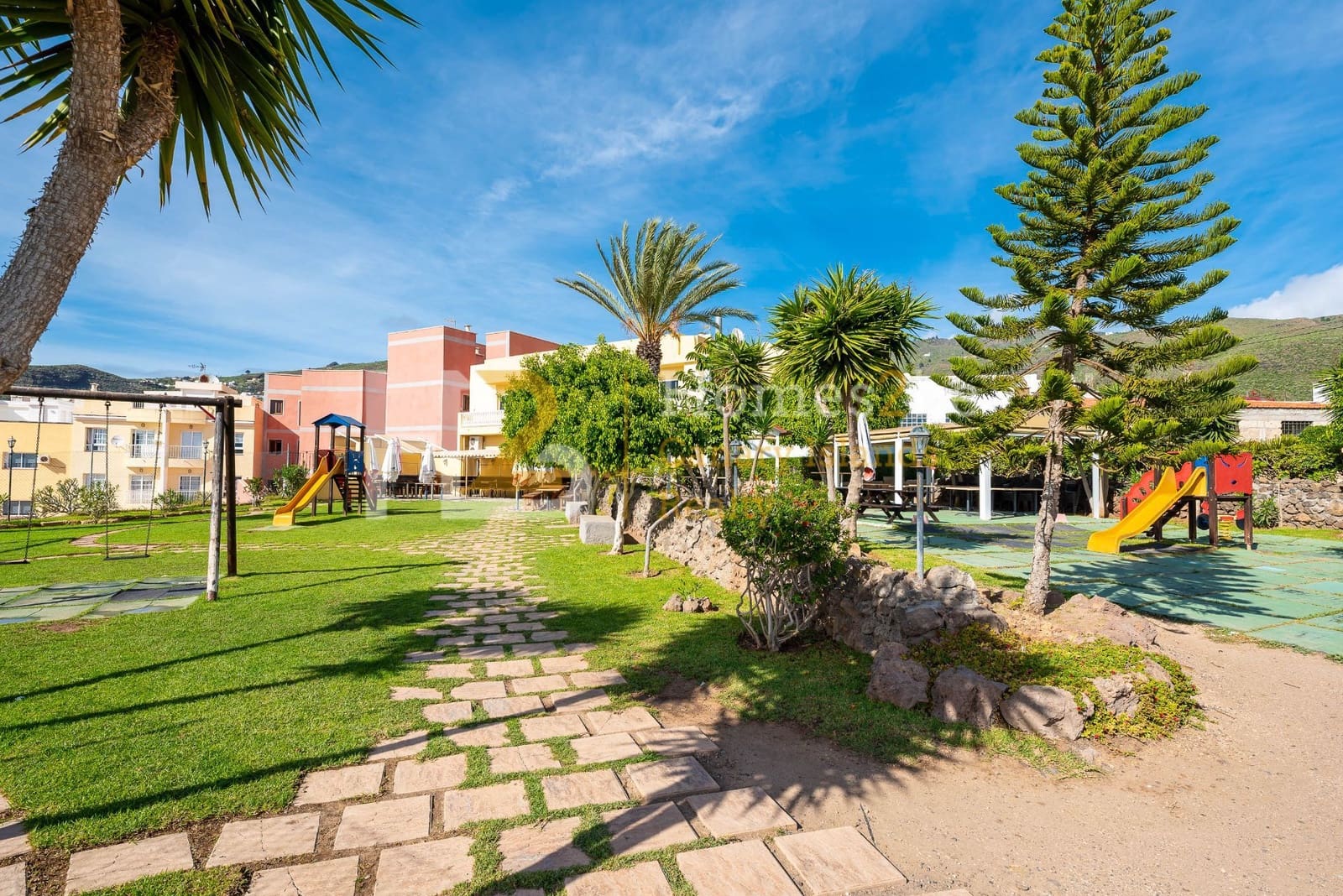 Commercial for sale in Arona with garage - € 1,250,000 (Ref: 7310650)