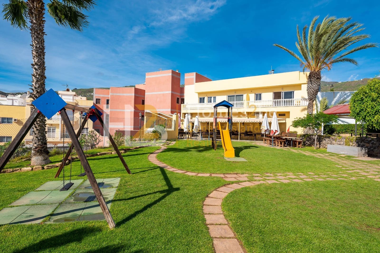 Commercial for sale in Arona with garage - € 1,250,000 (Ref: 7310650)