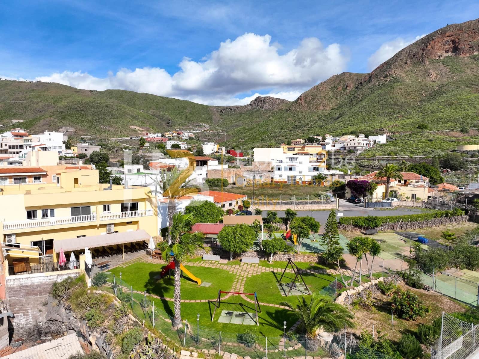 Commercial for sale in Arona with garage - € 1,250,000 (Ref: 7310650)