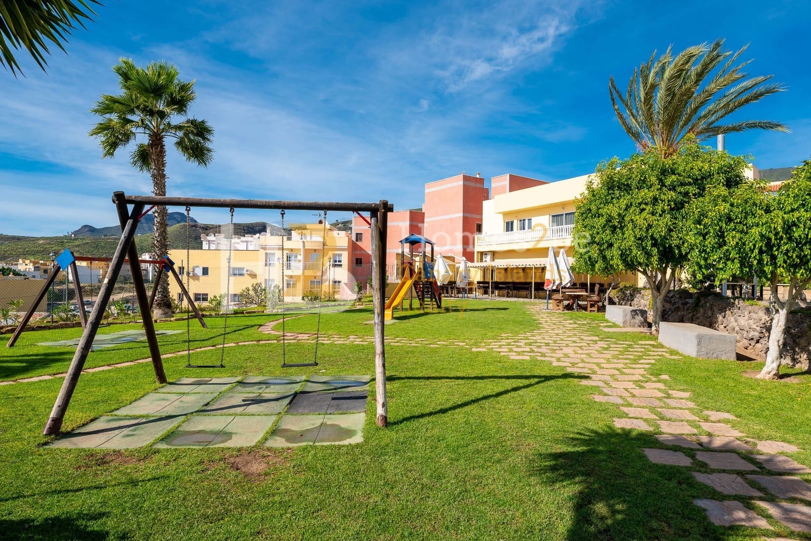 Commercial for sale in Arona with garage - € 1,250,000 (Ref: 7310650)