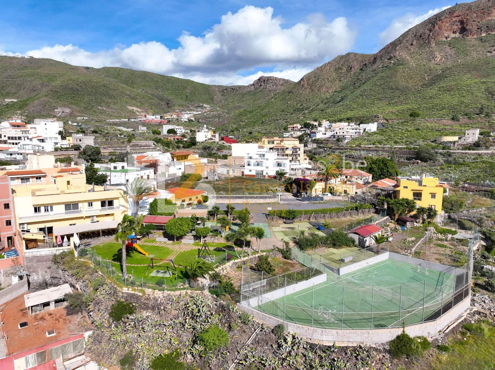 Commercial for sale in Arona with garage - € 1,250,000 (Ref: 7310650)