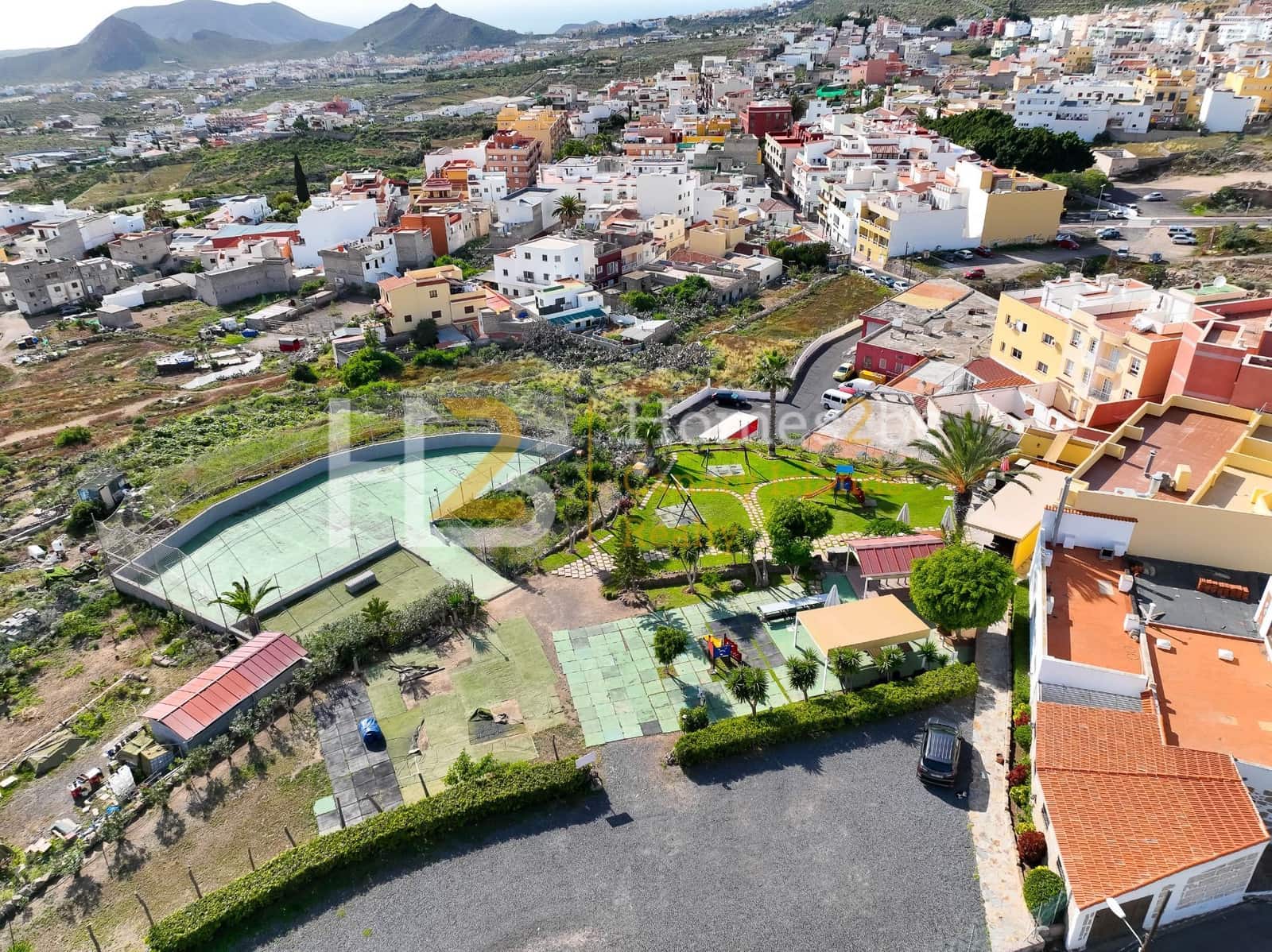 Commercial for sale in Arona with garage - € 1,250,000 (Ref: 7310650)