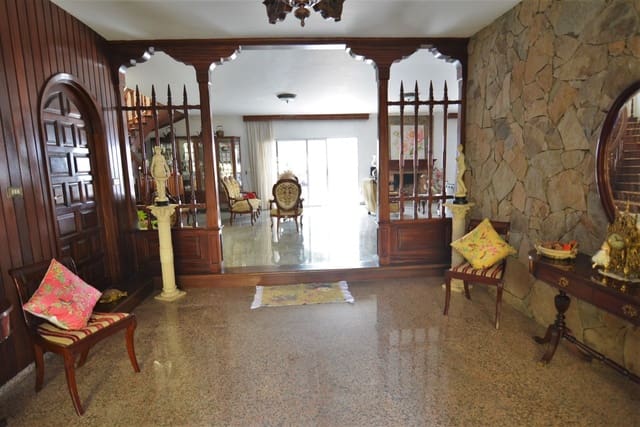 7 sypialnia Willa na sprzedaż w Los Realejos z basenem garażem - 850 000 € (Ref: 7602344)