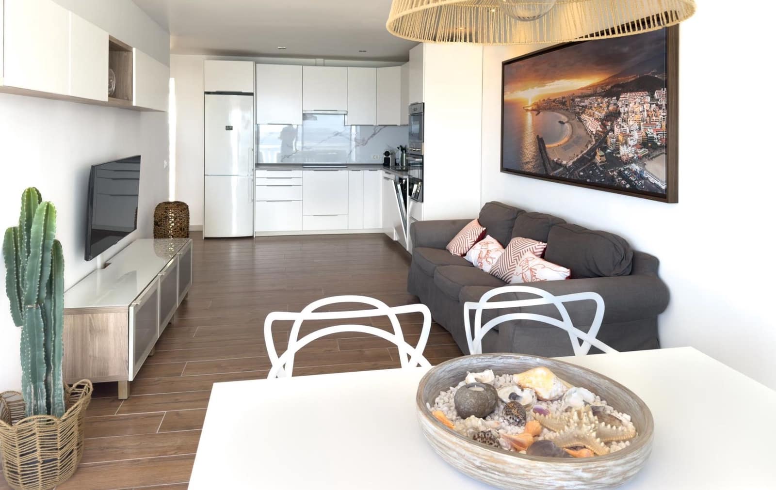 2 bedroom Apartment for rent in Los Cristianos - € 3,500 (Ref: 9204258)