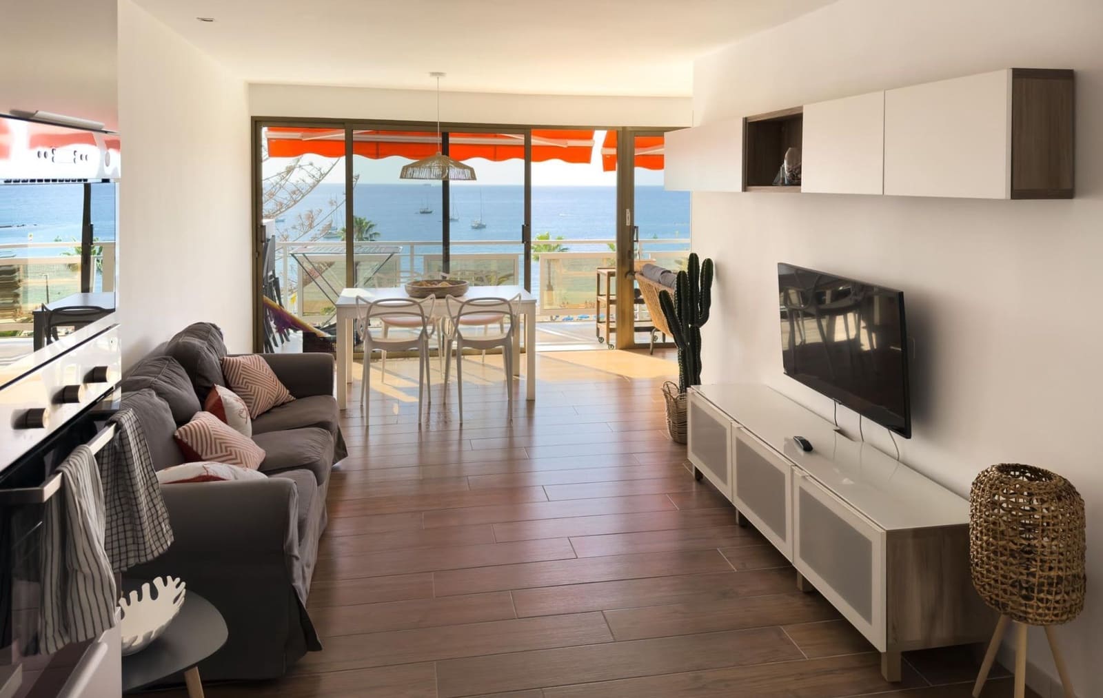 2 bedroom Apartment for rent in Los Cristianos - € 3,500 (Ref: 9204258)