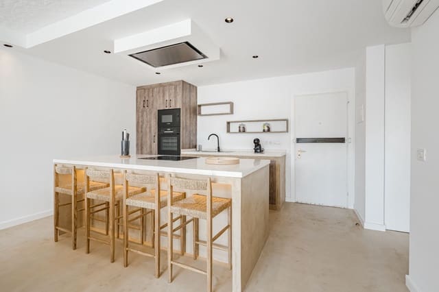 1 slaapkamer Appartement te koop in Playa Paraiso, Adeje met zwembad - € 425.000 (Ref: 9232380)