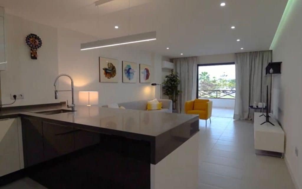 1 sypialnia Apartament do wynajęcia w Los Cristianos z basenem garażem - 1 950 € (Ref: 9436815)